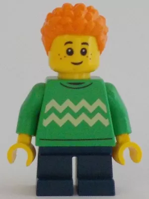 cty1343 - LEGO CITY gyerek minifigura narancssárga haj, zöld pulcsi, sötétkék rövid lábakkal
